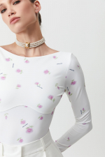 Body w mlecznym kolorze w kwiaty z wycięciem na plecach