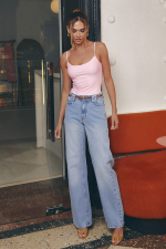 Niebieskie proste jeansy z haftem na kieszeniach Pretty Hot