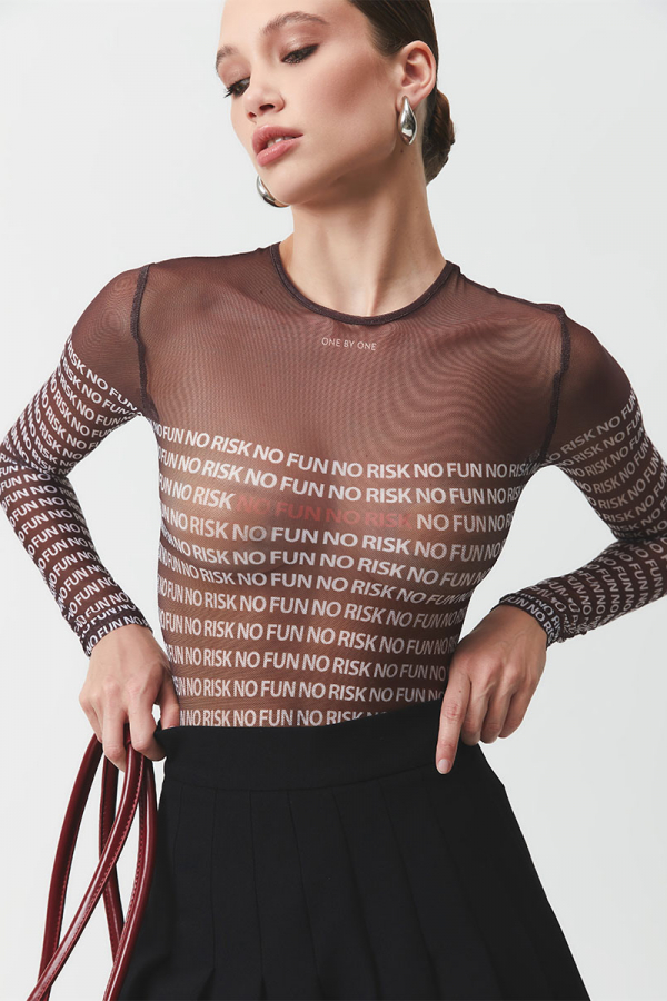 Brązowe body z siateczki z nadrukiem NO FUN NO RISK 1