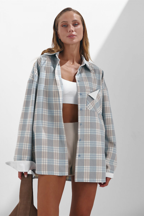 Niebieska koszula w kratę z haftem LOOK HOT BE COLD 1