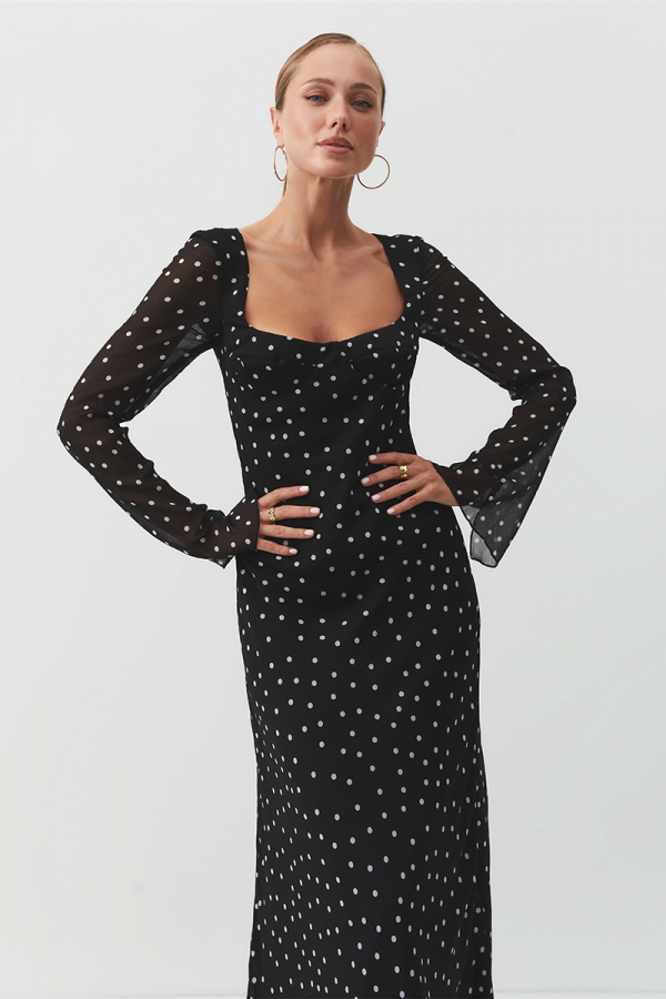 Czarna sukienka midi w grochy 1