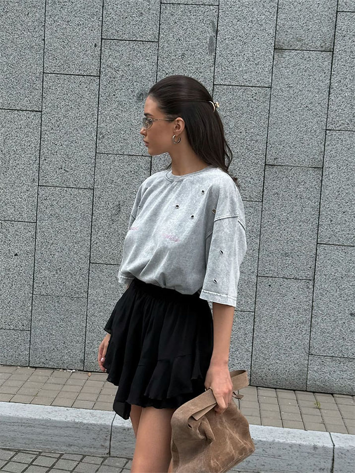 Koszulka oversize szara z wycięciami i nadrukiem Heart Breaker 5 Koszulka oversize szara z wycięciami i nadrukiem Heart Breaker 5