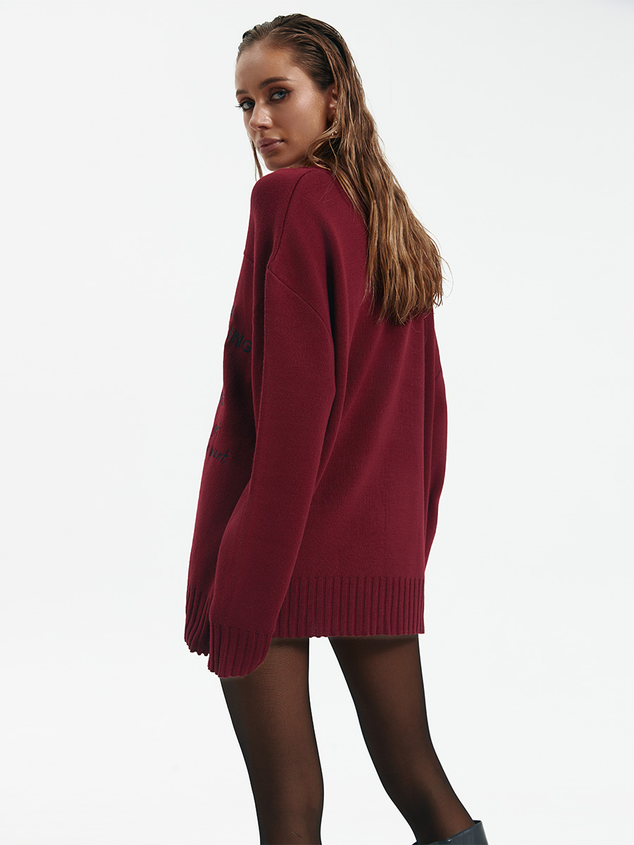 Sweter z haftem w kolorze burgundowym 9