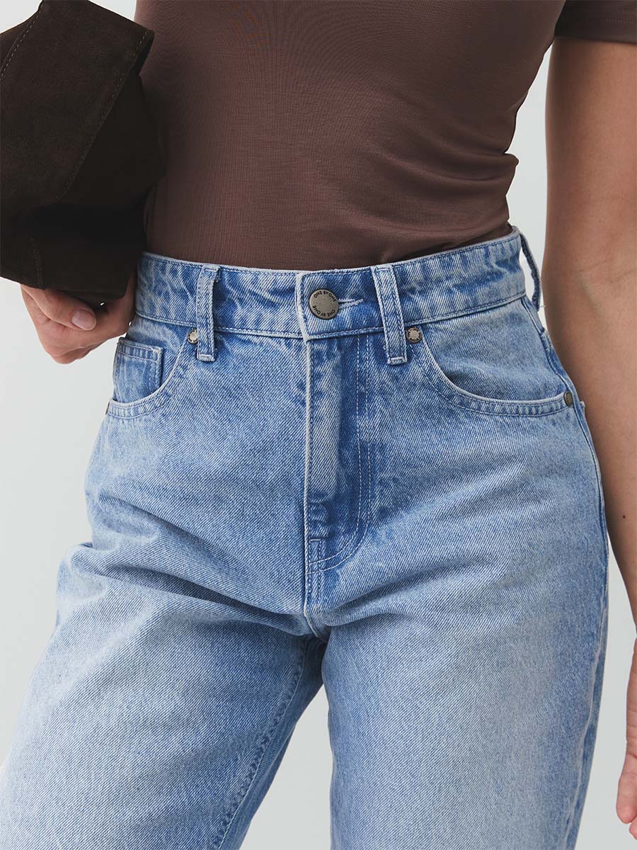 Niebieskie rozkloszowane jeansy 4 Niebieskie rozkloszowane jeansy 4