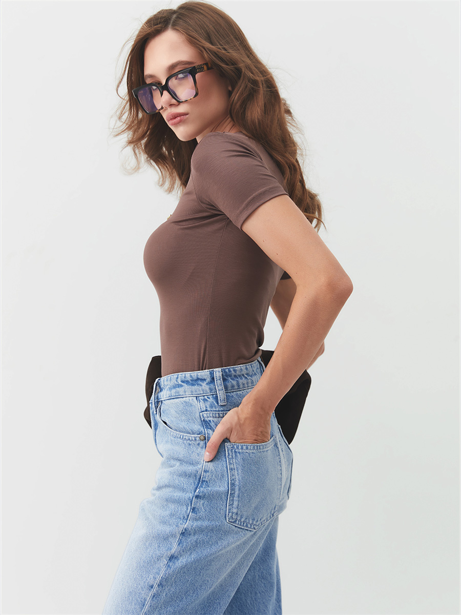 Niebieskie rozkloszowane jeansy 5 Niebieskie rozkloszowane jeansy 5