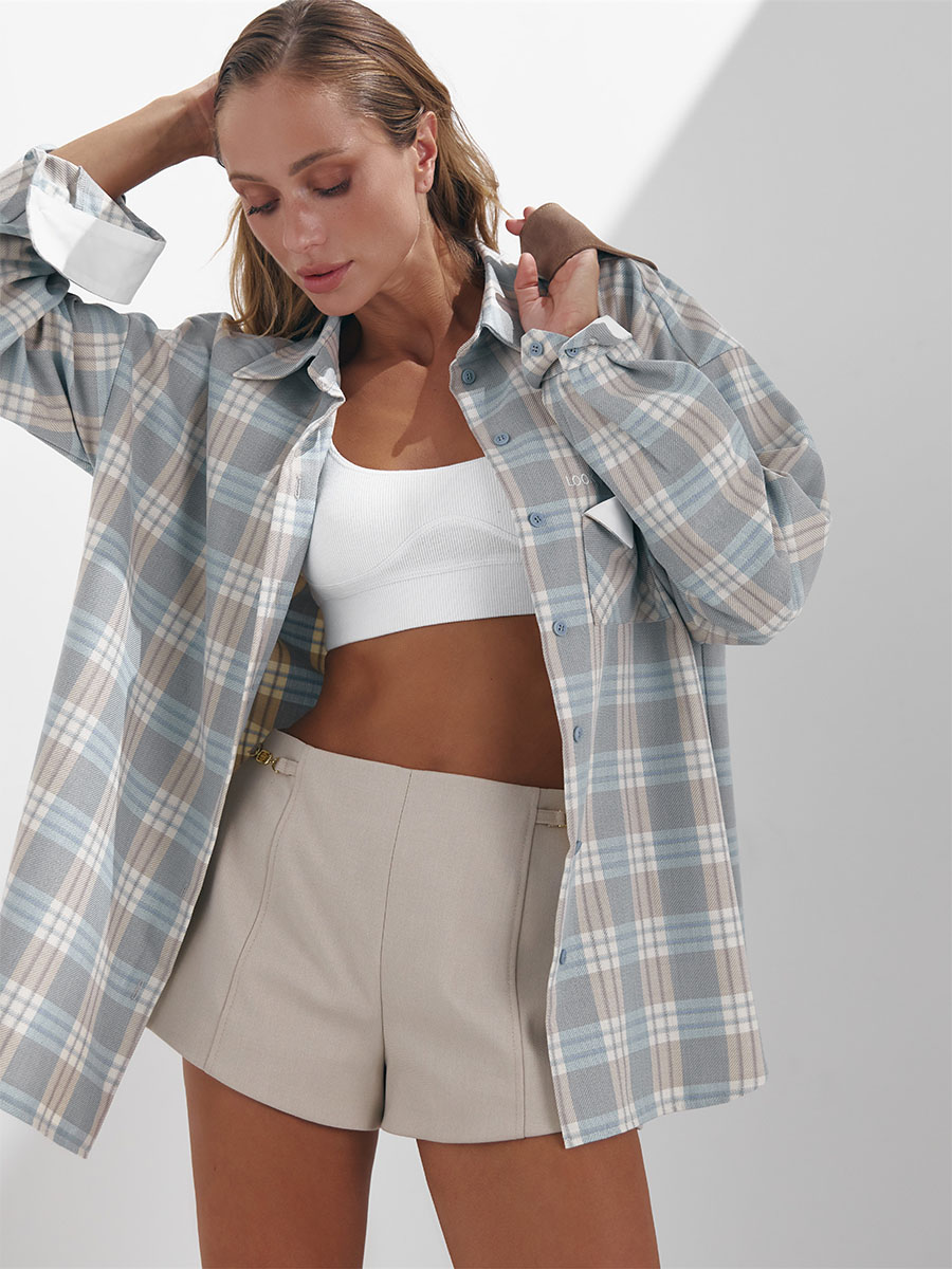 Niebieska koszula w kratę z haftem LOOK HOT BE COLD 1